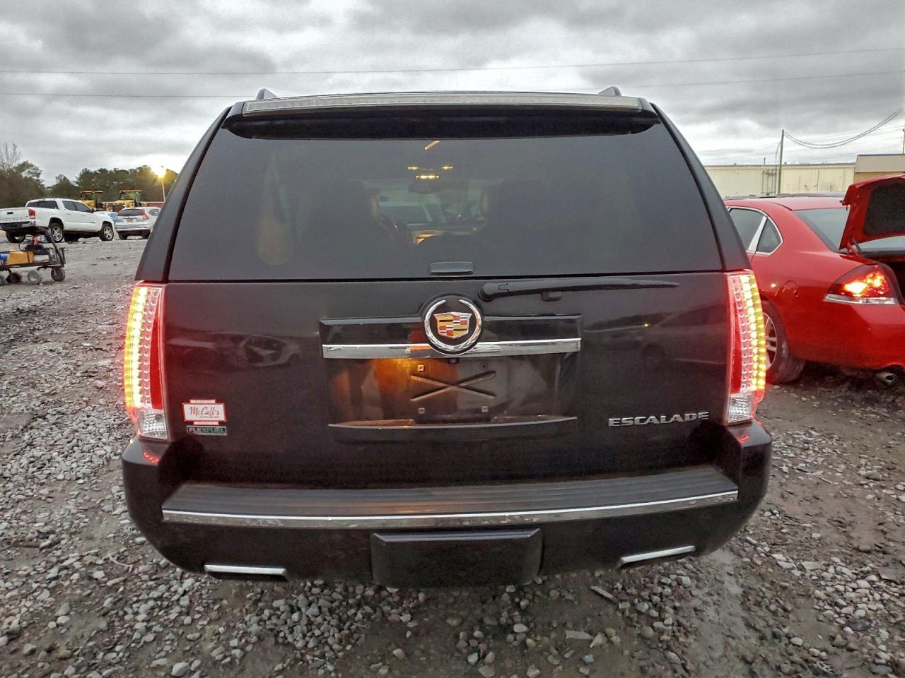 2012 Cadillac Escalade - Image 6