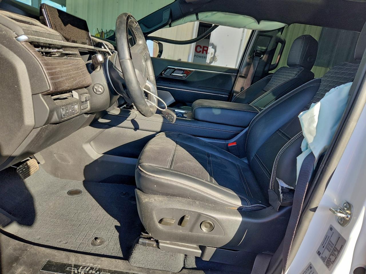 2025 GMC Sierra Denali - Image 7
