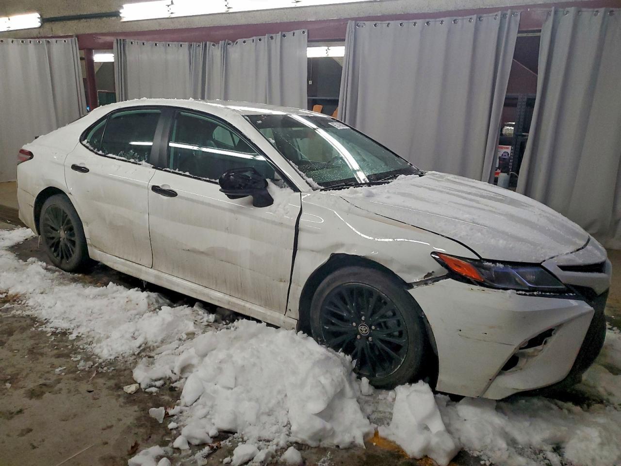 2020 Toyota Camry Se - Фото 4