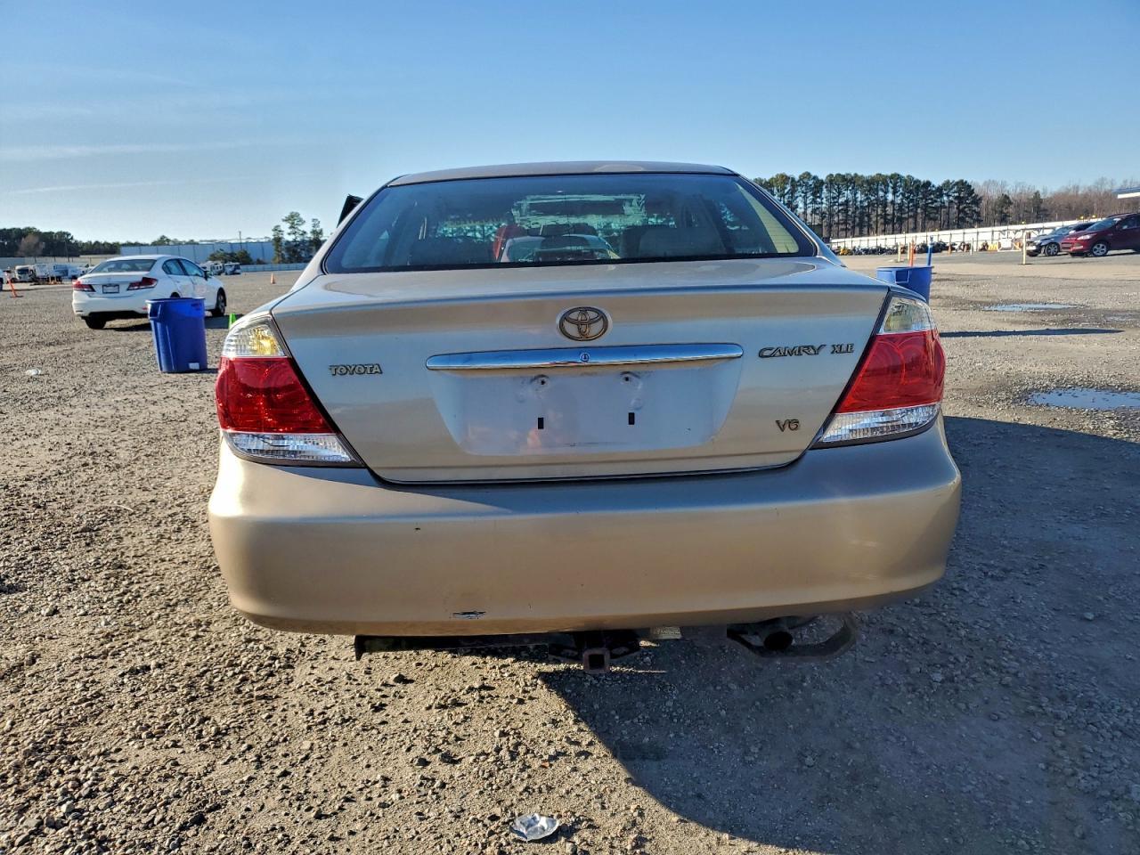 2005 Toyota Camry Le - Image 6