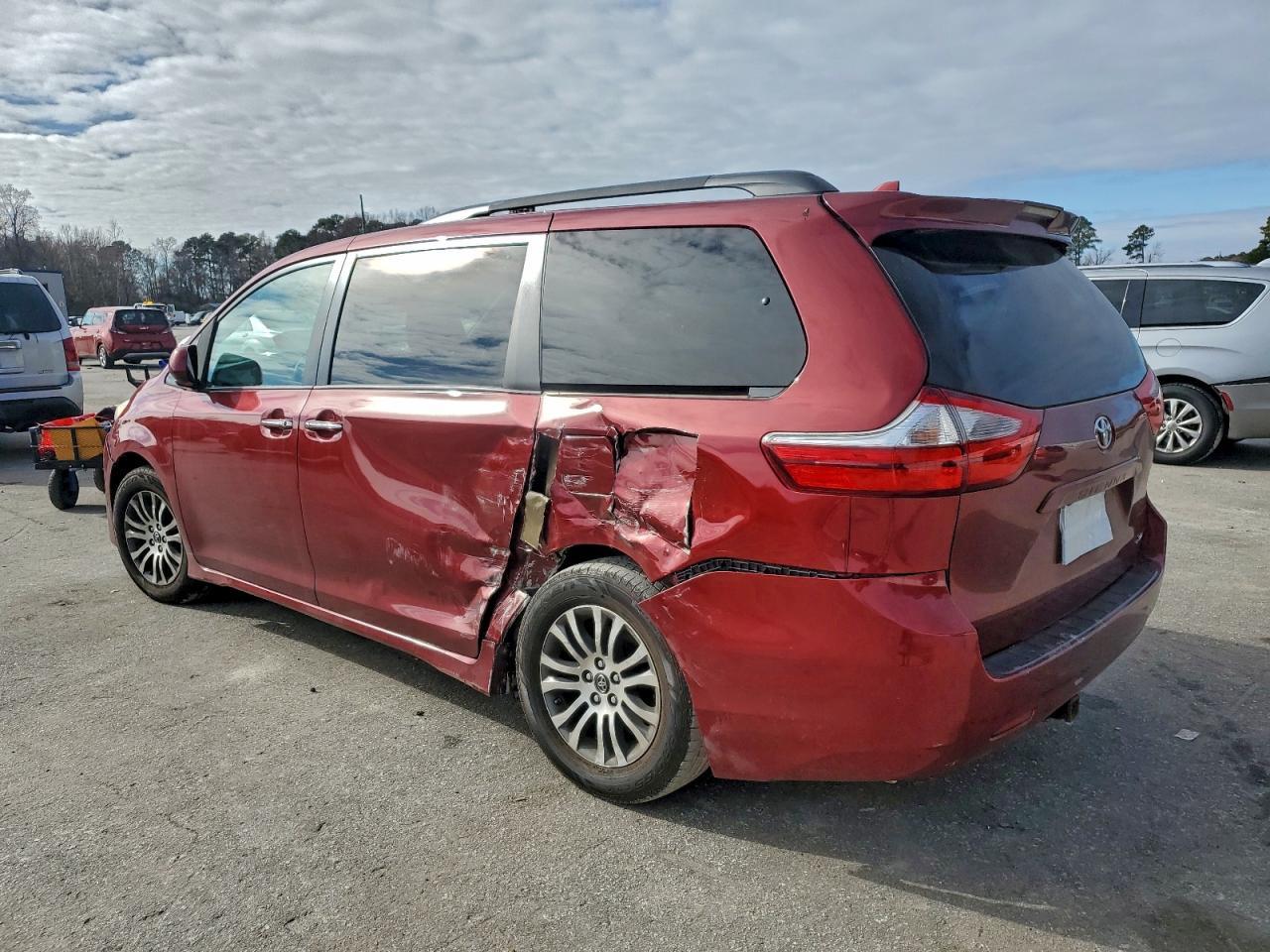 2018 Toyota Sienna Xle - Фото 2