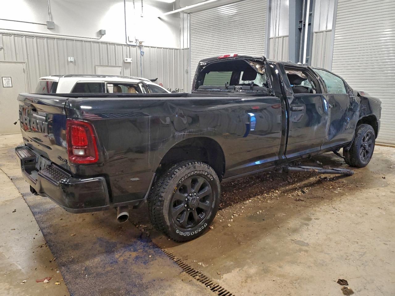2025 Ram 3500 Big Horn - Фото 3