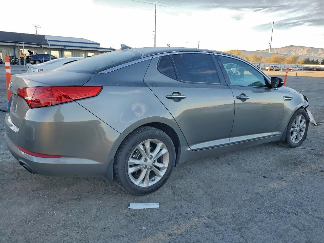 2012 Kia Optima Ex - Image 3