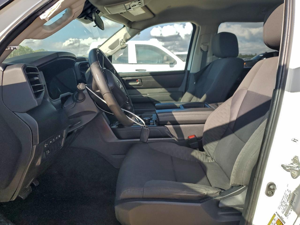 2024 Toyota Tundra Crewmax Sr - Image 7