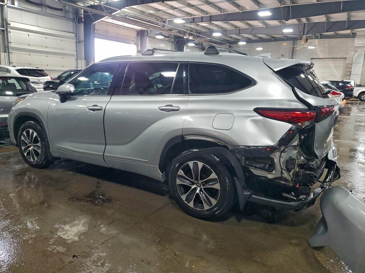 2022 Toyota Highlander Hybrid Xle - Image 2