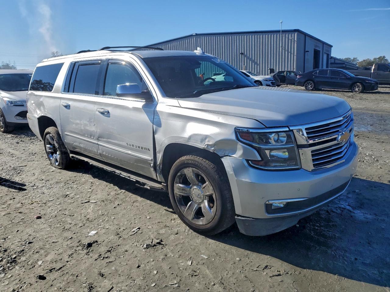 2017 Chevrolet Suburban C1500 Premier - Image 4