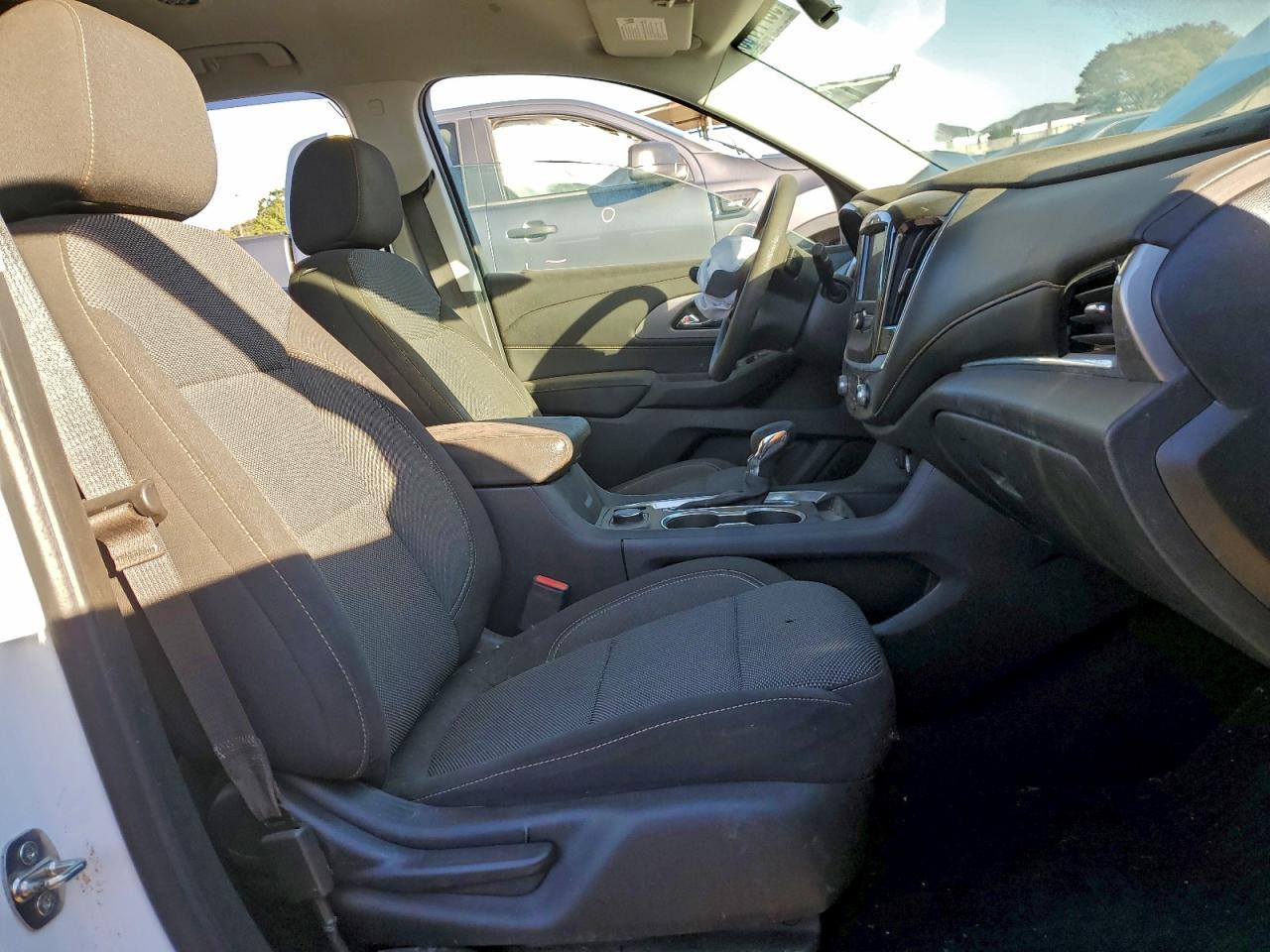 2021 Chevrolet Traverse Ls - Image 7