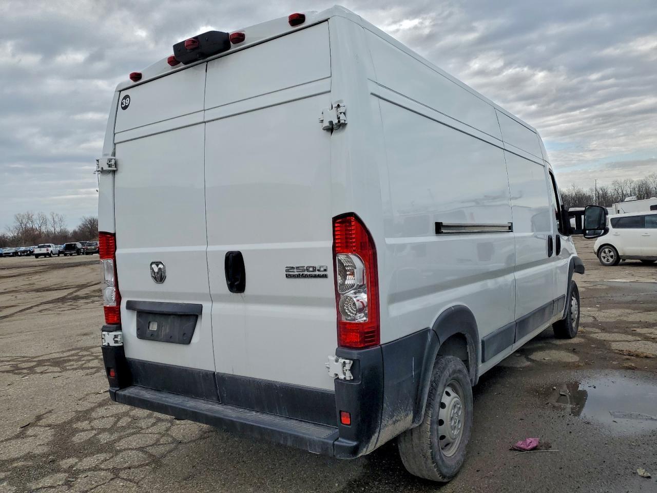 2023 Ram Promaster 2500 Delivery Van - Фото 3