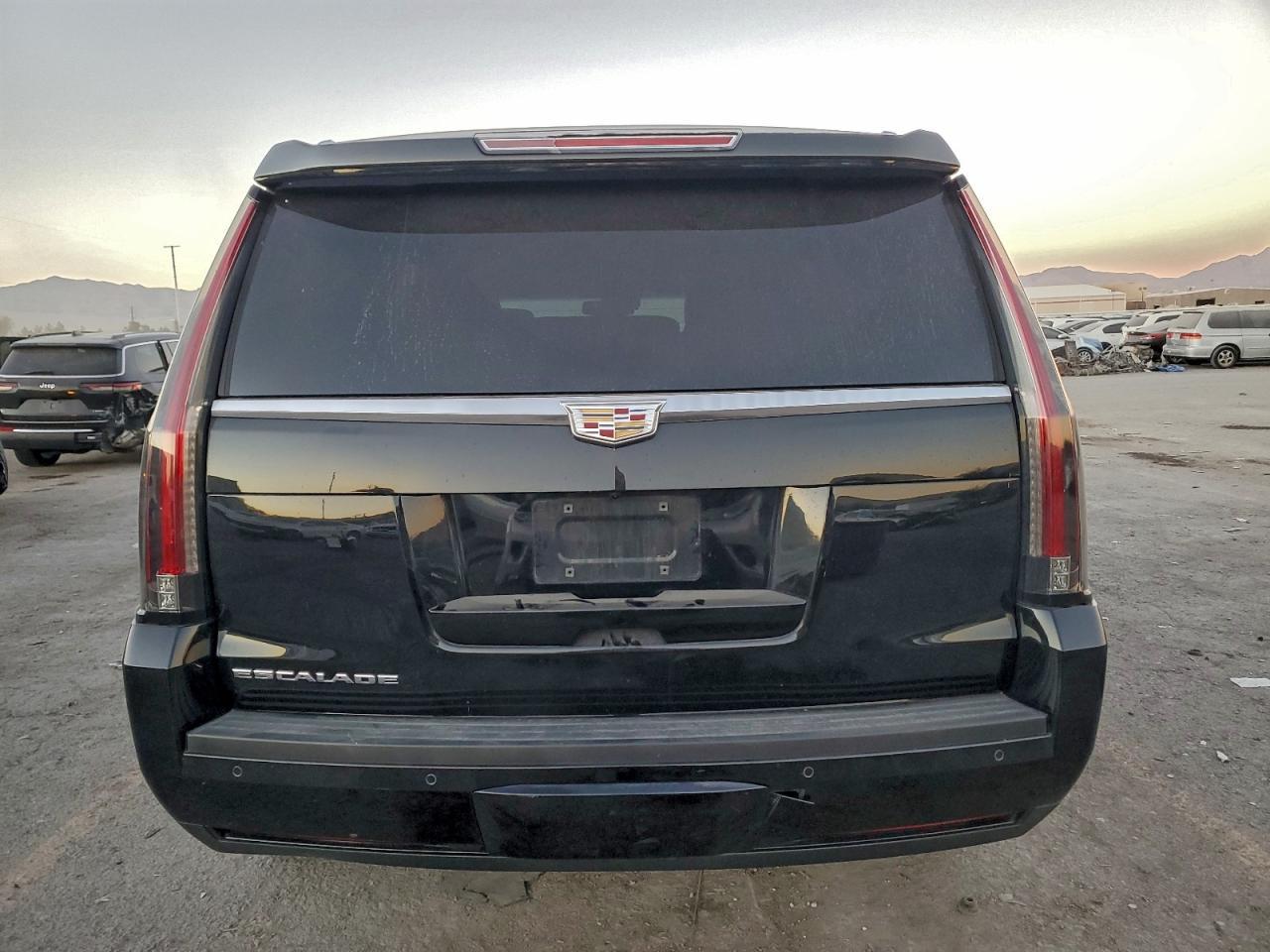 2016 Cadillac Escalade Platinum - Image 6