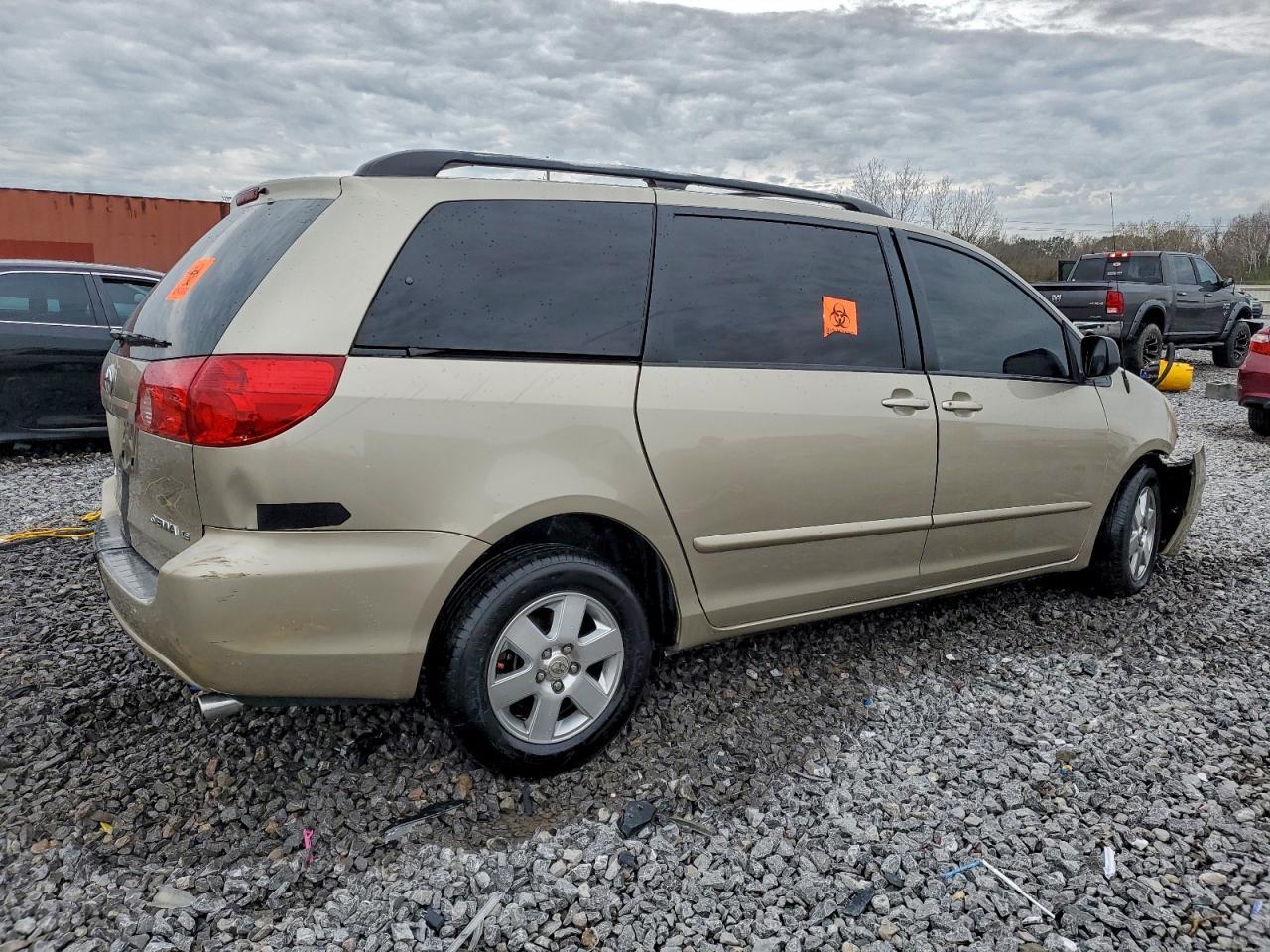 2008 Toyota Sienna Le 8-Passenger - Фото 3
