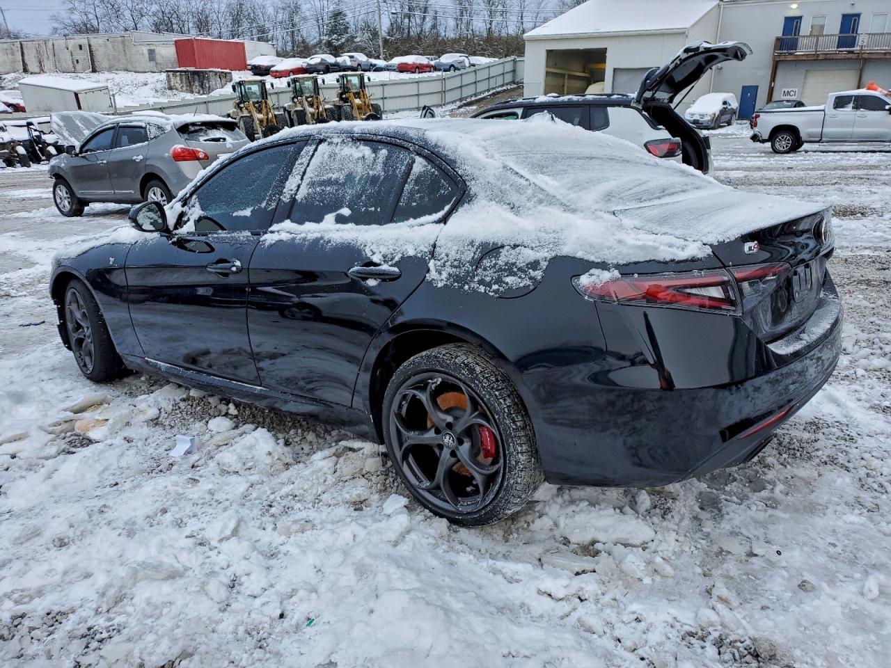 2024 Alfa Romeo Giulia Ti - Фото 2