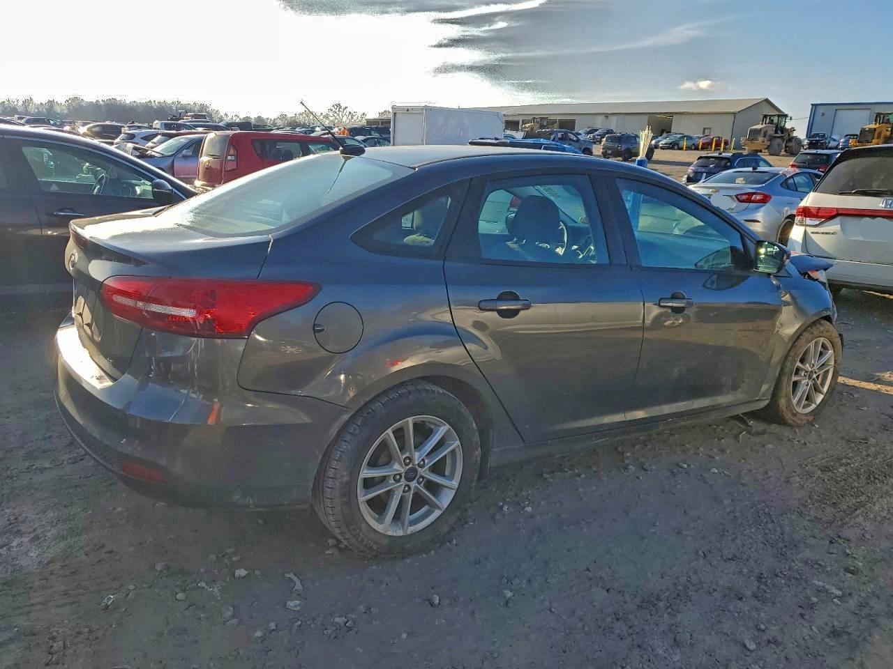 2017 Ford Focus Se - Фото 3