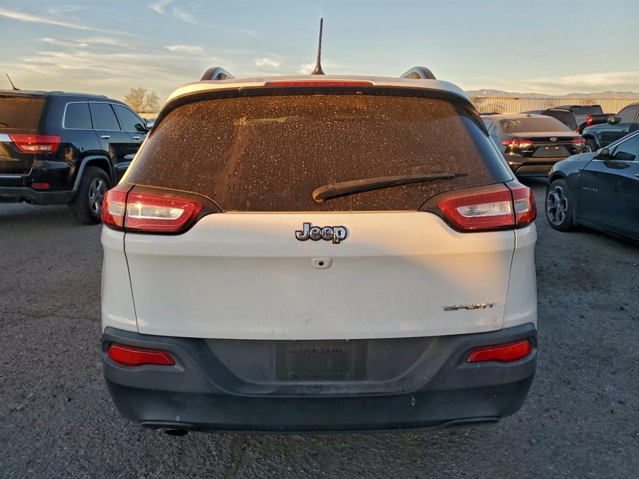 2016 Jeep Cherokee Sport - Фото 6