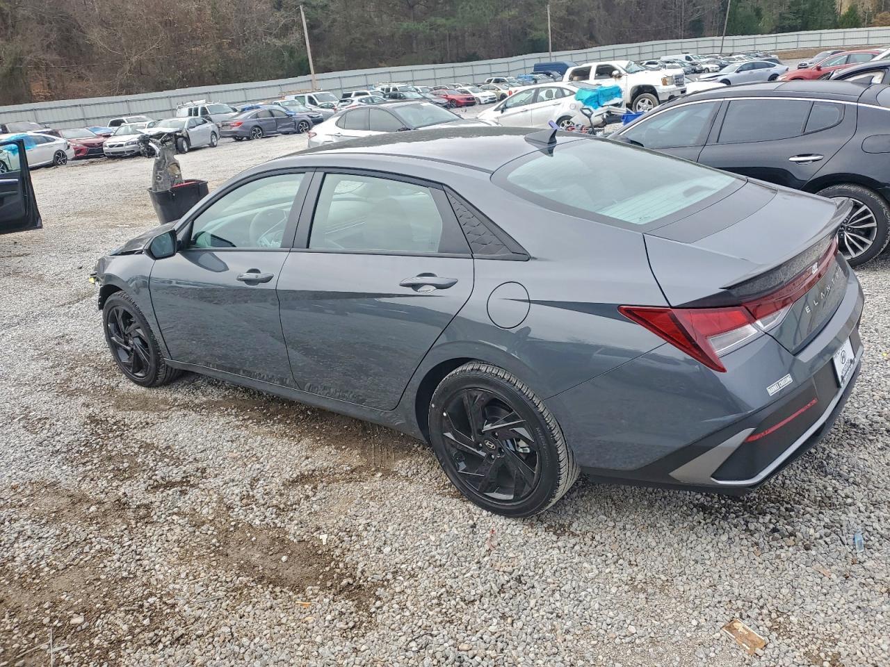 2026 Hyundai Elantra Sel Sport - Image 2