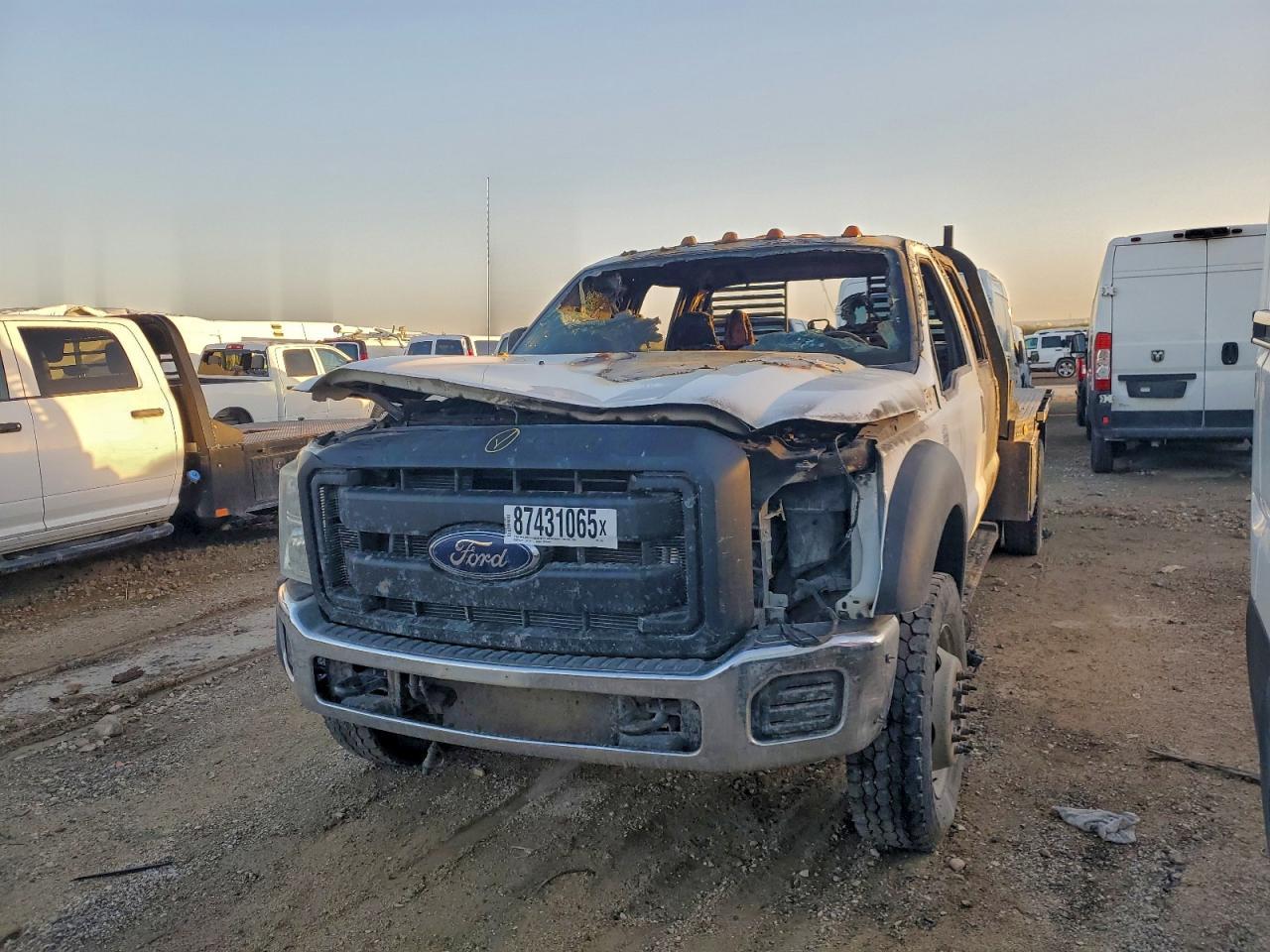 2015 Ford F550 Super Duty Flatbed Truck