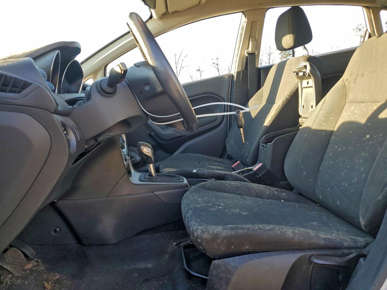 2016 Ford Fiesta Se - Фото 7