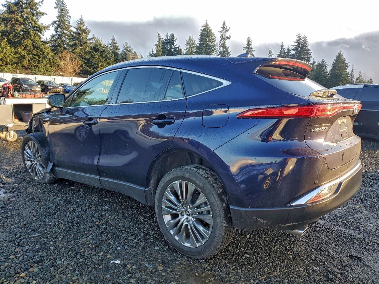 2021 Toyota Venza Xle - Image 2