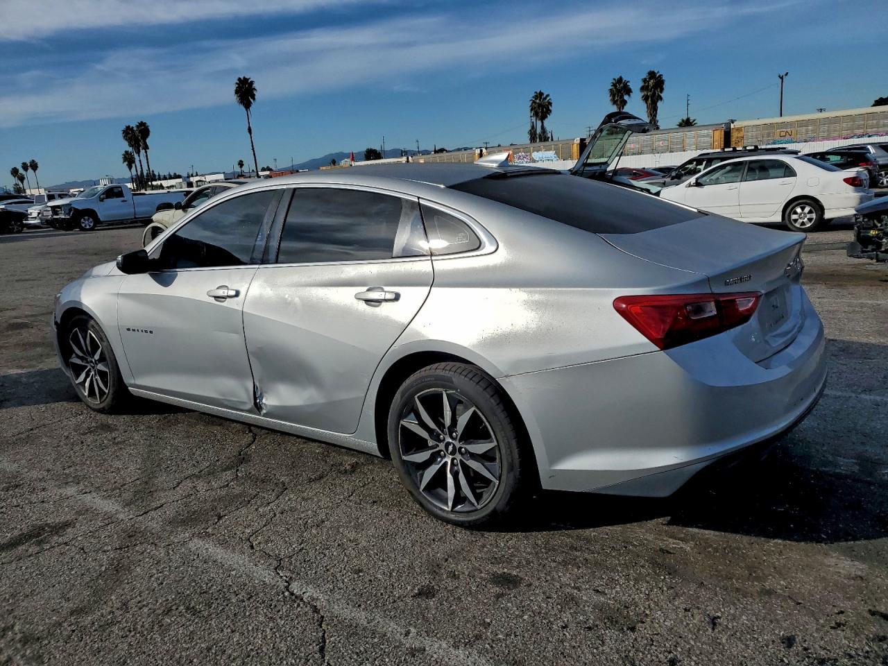 2018 Chevrolet Malibu Lt - Image 2