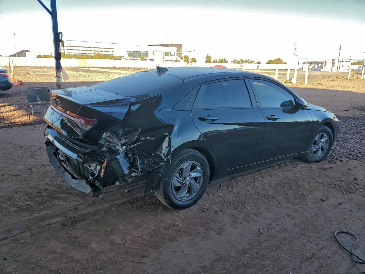 2025 Hyundai Elantra Se - Image 3