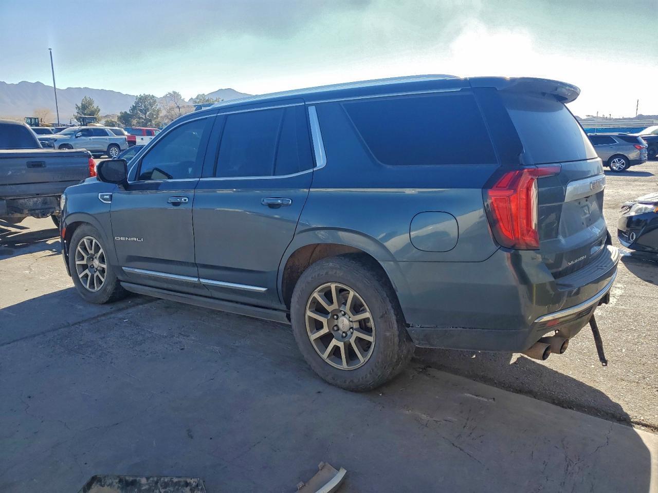 2021 GMC Yukon Denali - Фото 2