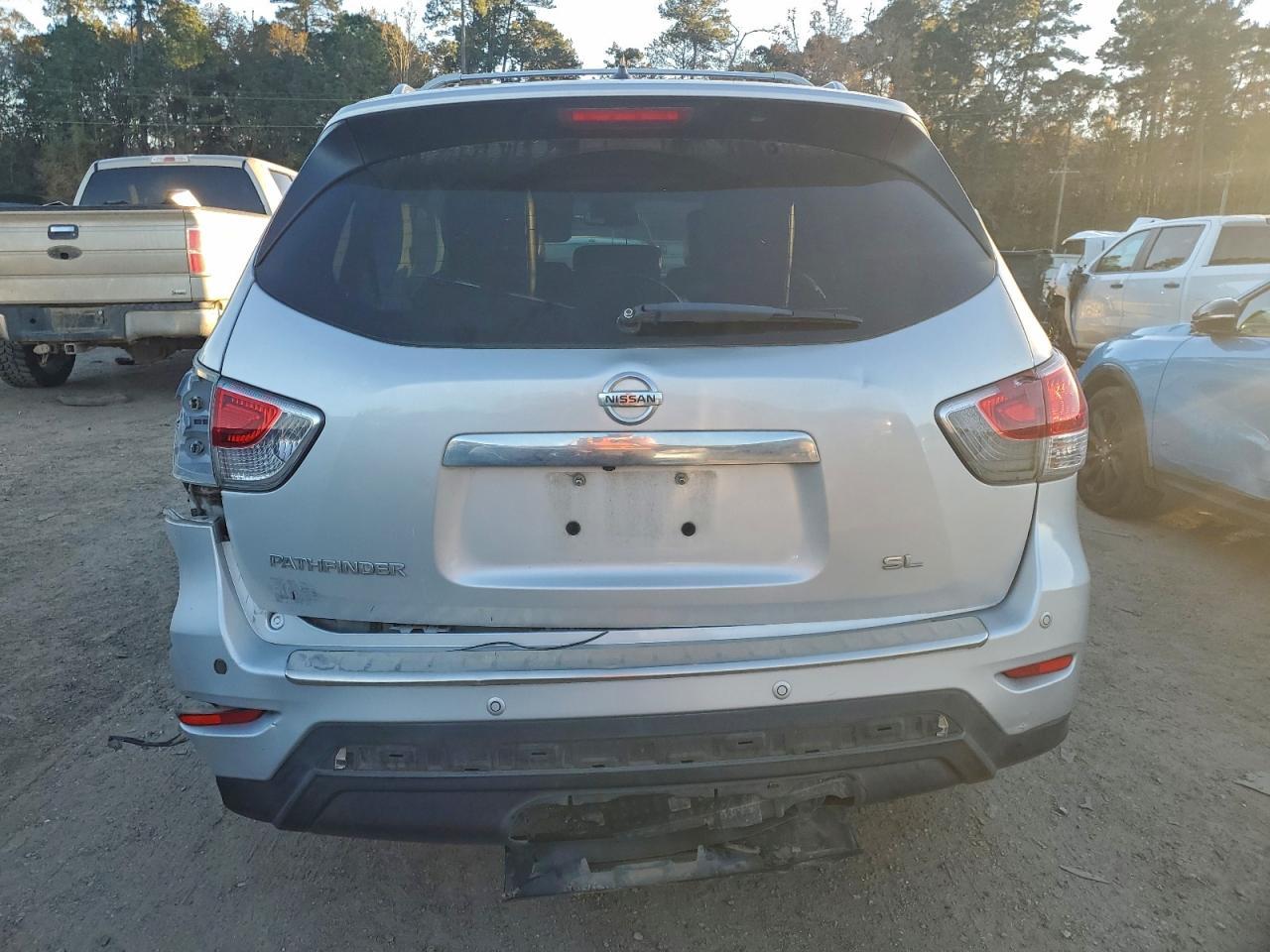 2014 Nissan Pathfinder S - Image 6