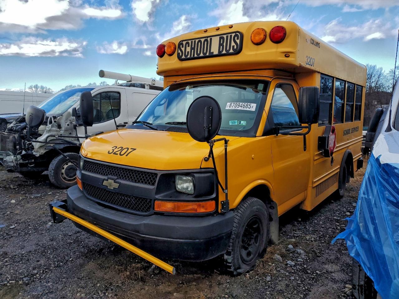 2011 Chevrolet School Bus - School Bus - Image 2