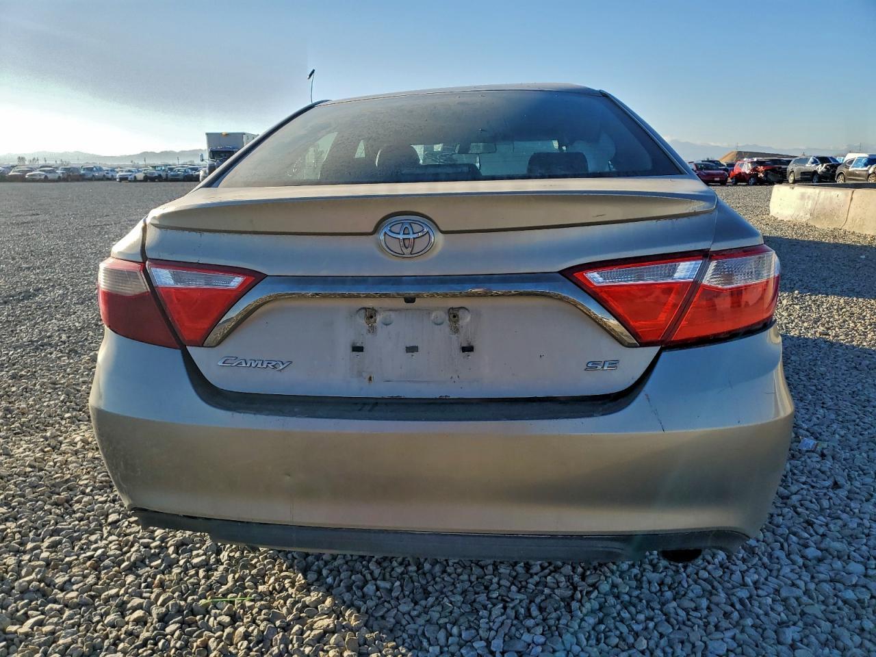 2016 Toyota Camry Le - Фото 6