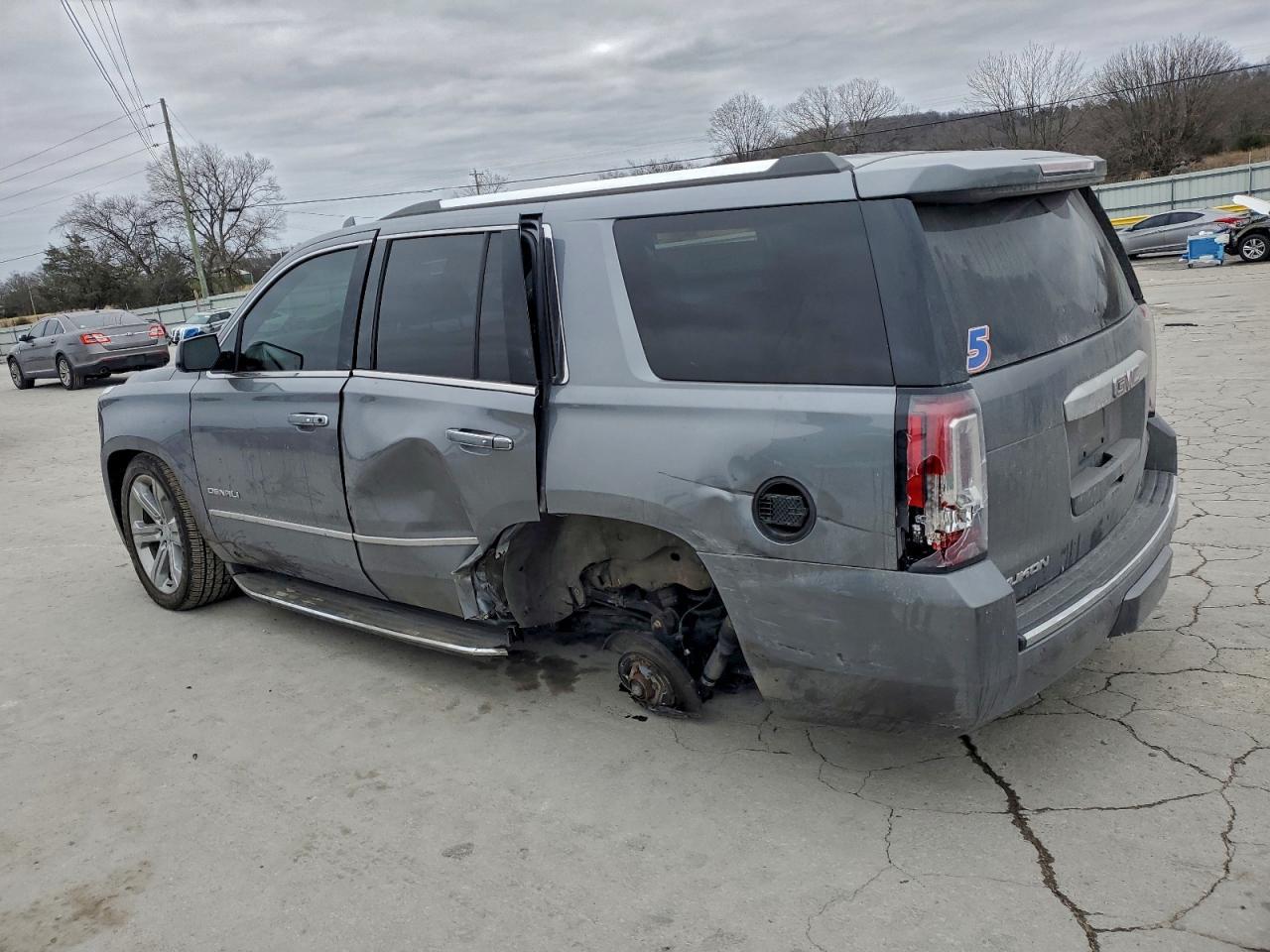 2018 GMC Yukon Denali - Фото 2