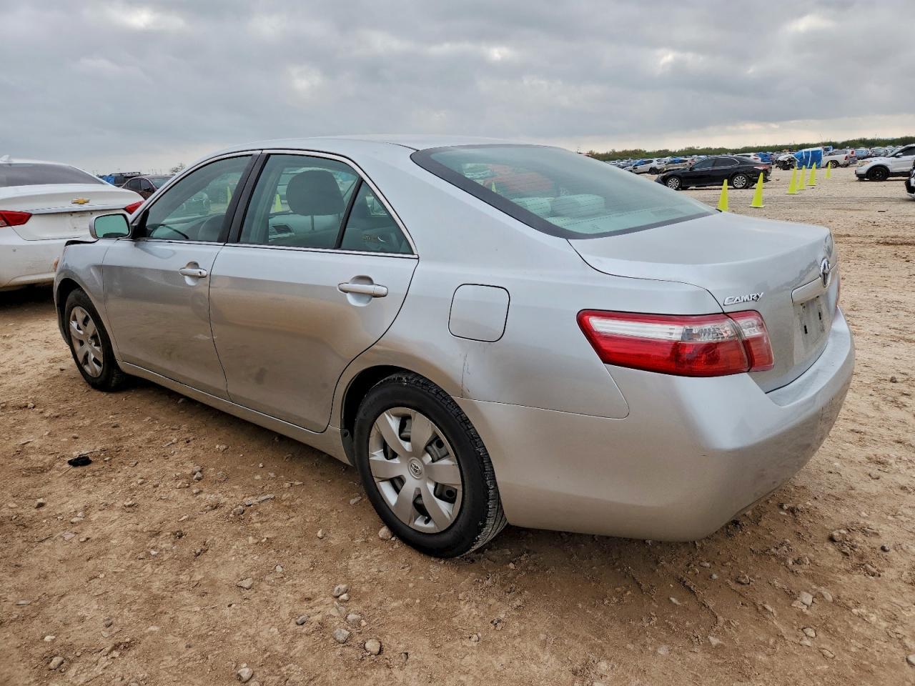 2007 Toyota Camry Le - Image 2