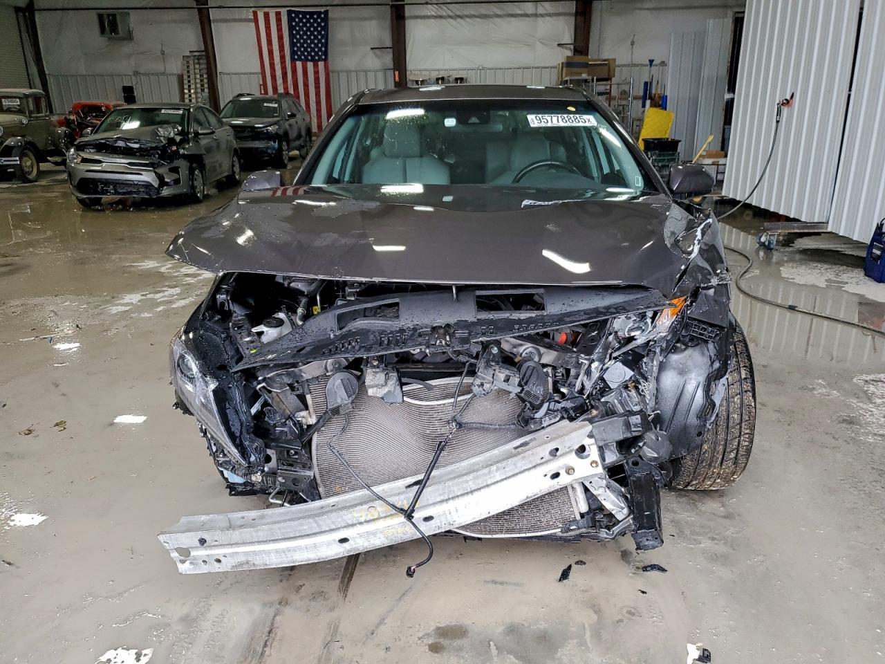 2020 Toyota Camry Se - Фото 5