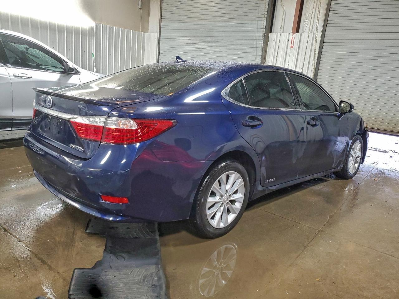 2013 Lexus Es 300H - Image 3