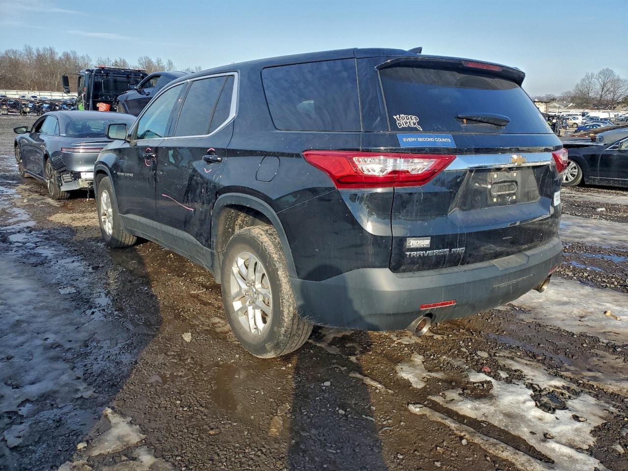 2021 Chevrolet Traverse Ls - Фото 2