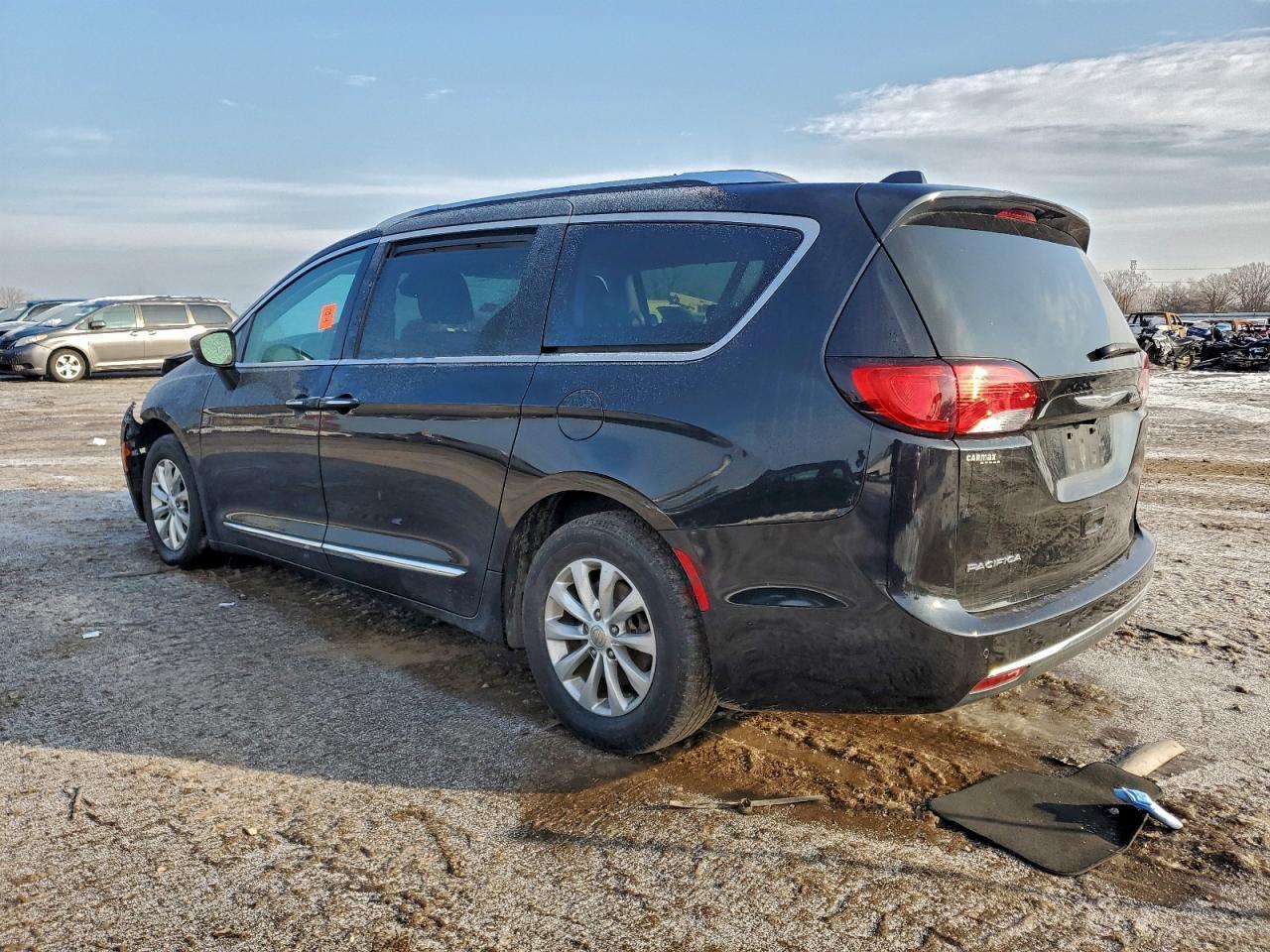 2019 Chrysler Pacifica Touring L - Image 2