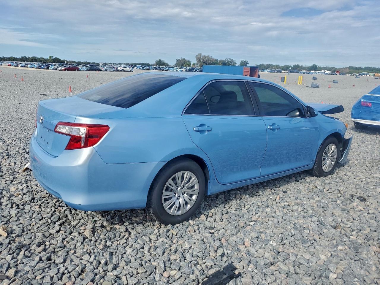 2014 Toyota Camry L - Image 3