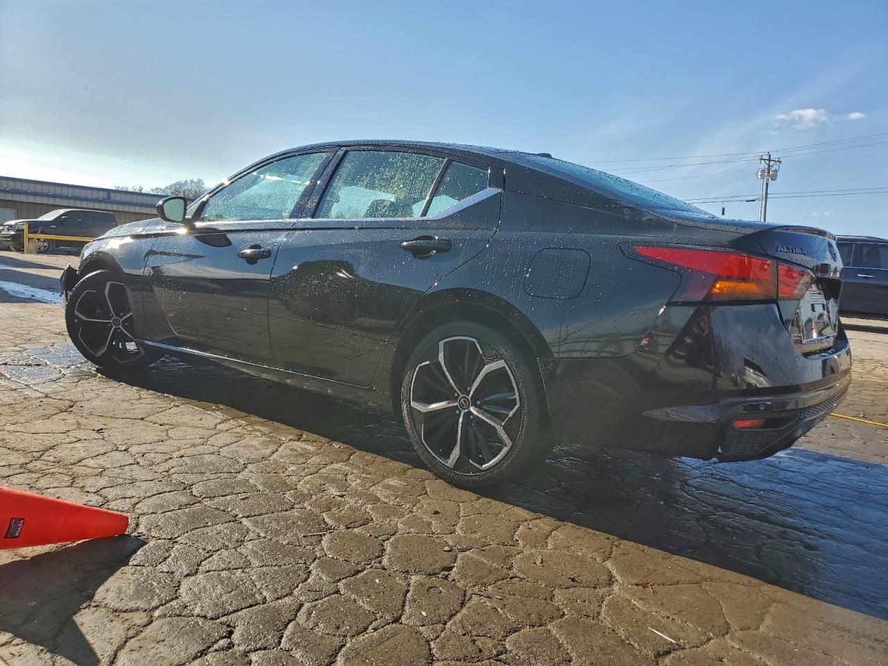 2023 Nissan Altima Sr - Image 2