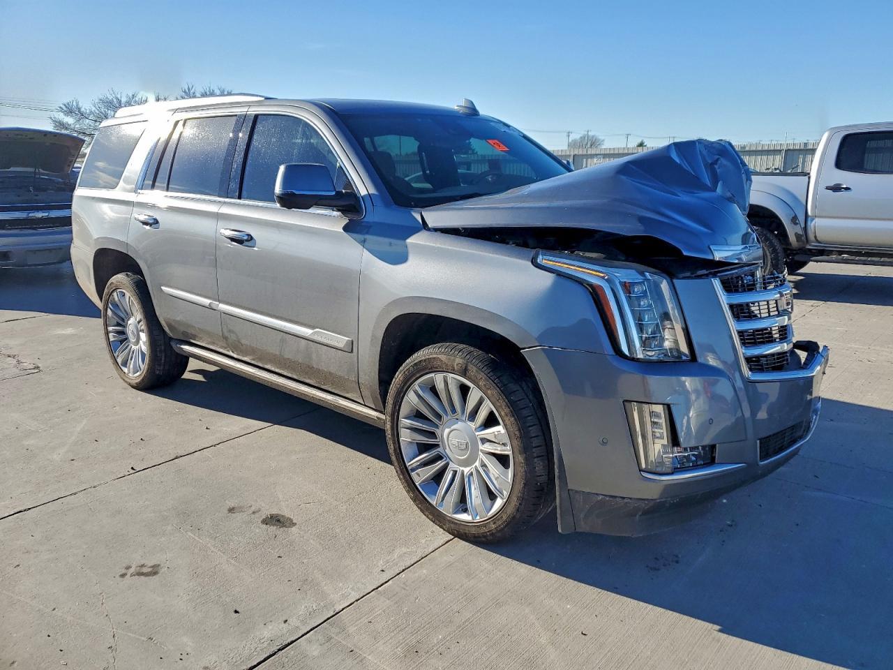 2020 Cadillac Escalade Platinum - Image 4
