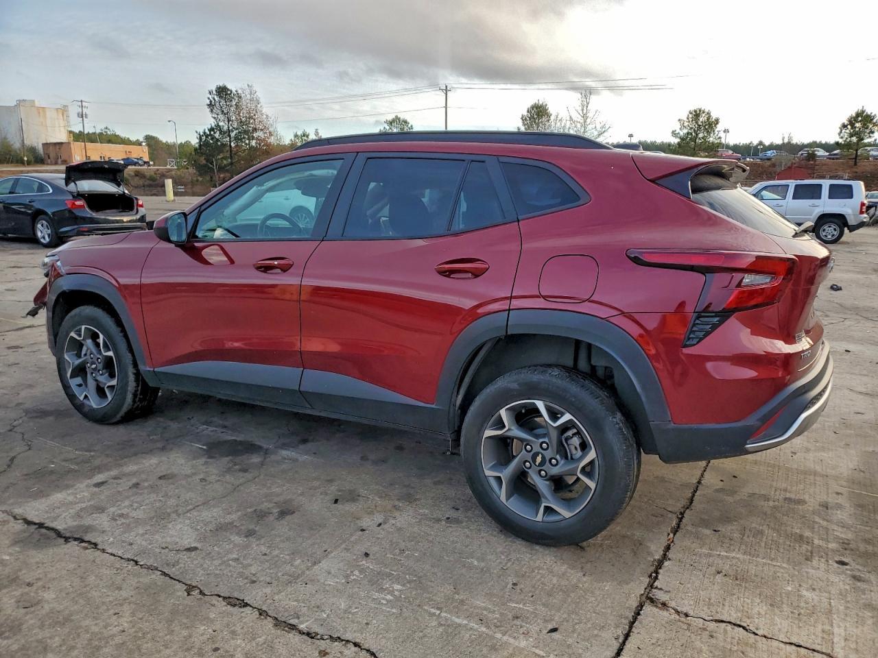 2025 Chevrolet Trax - Image 2