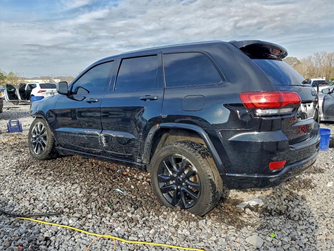 2017 Jeep Grand Cherokee Laredo - Image 2