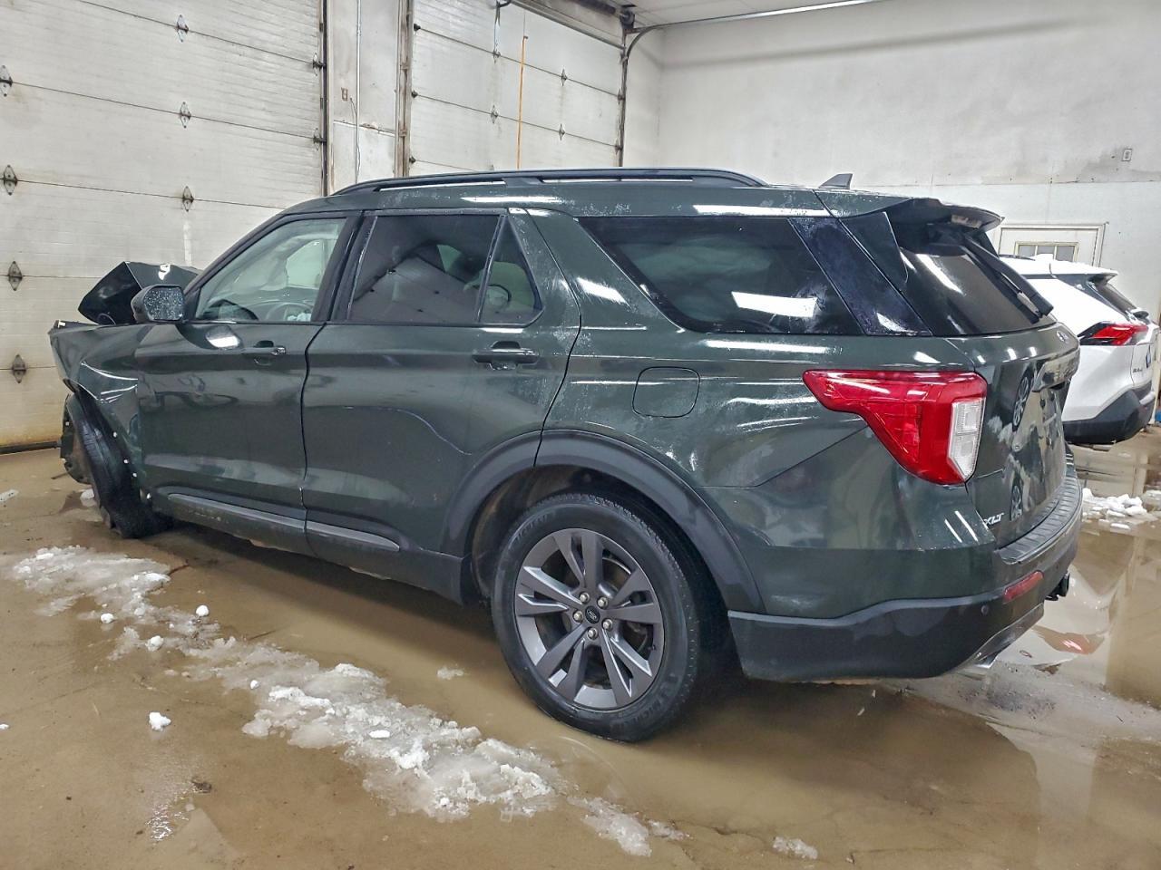 2023 Ford Explorer Xlt - Фото 2