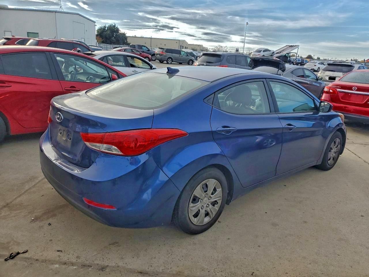 2016 Hyundai Elantra Se - Image 3