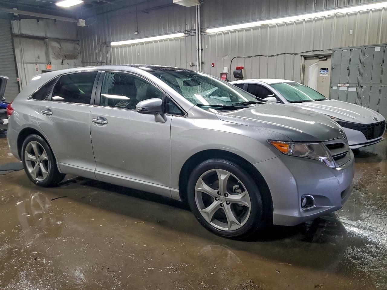 2015 Toyota Venza Le - Image 4