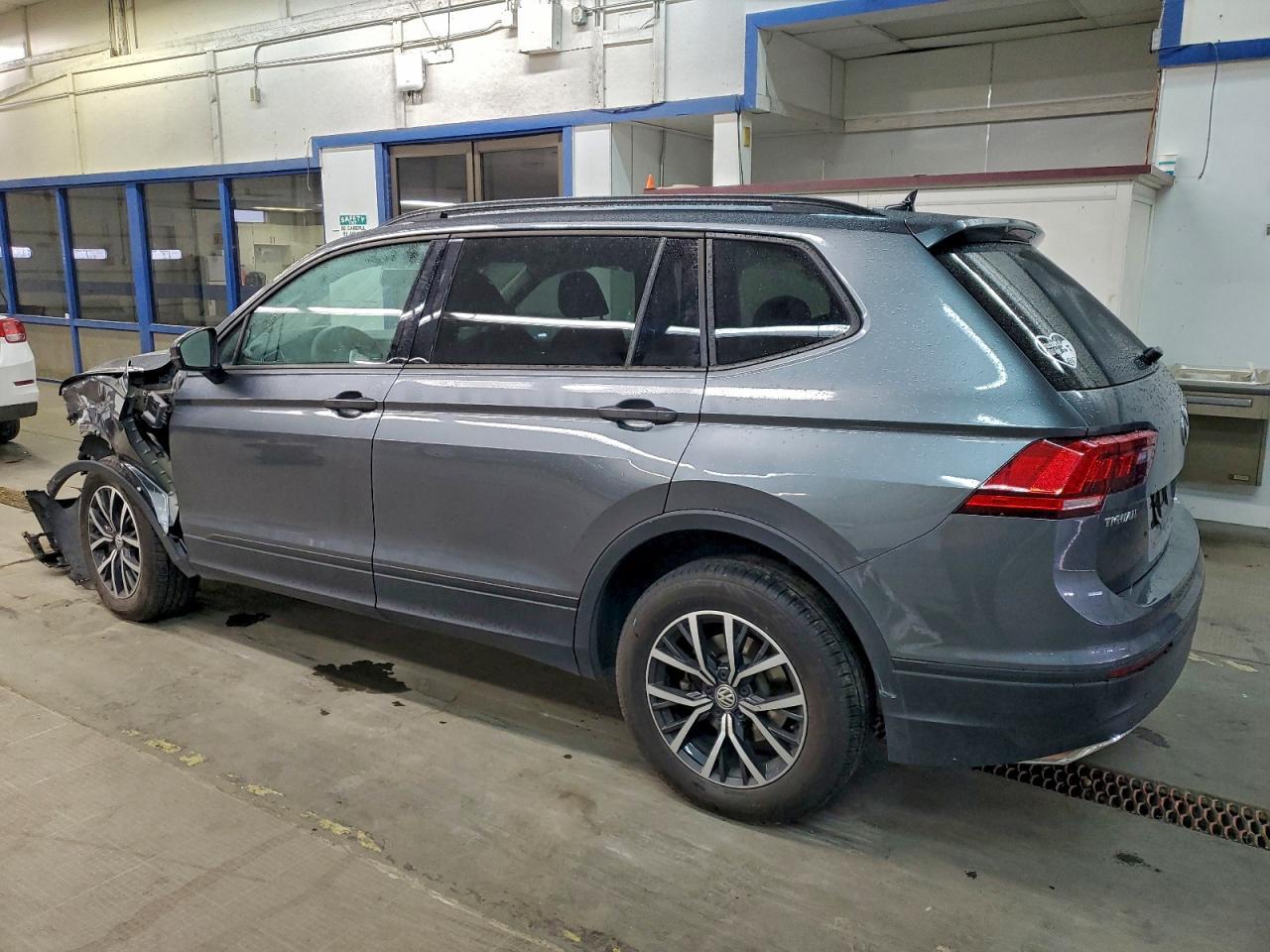 2021 Volkswagen Tiguan S - Фото 2