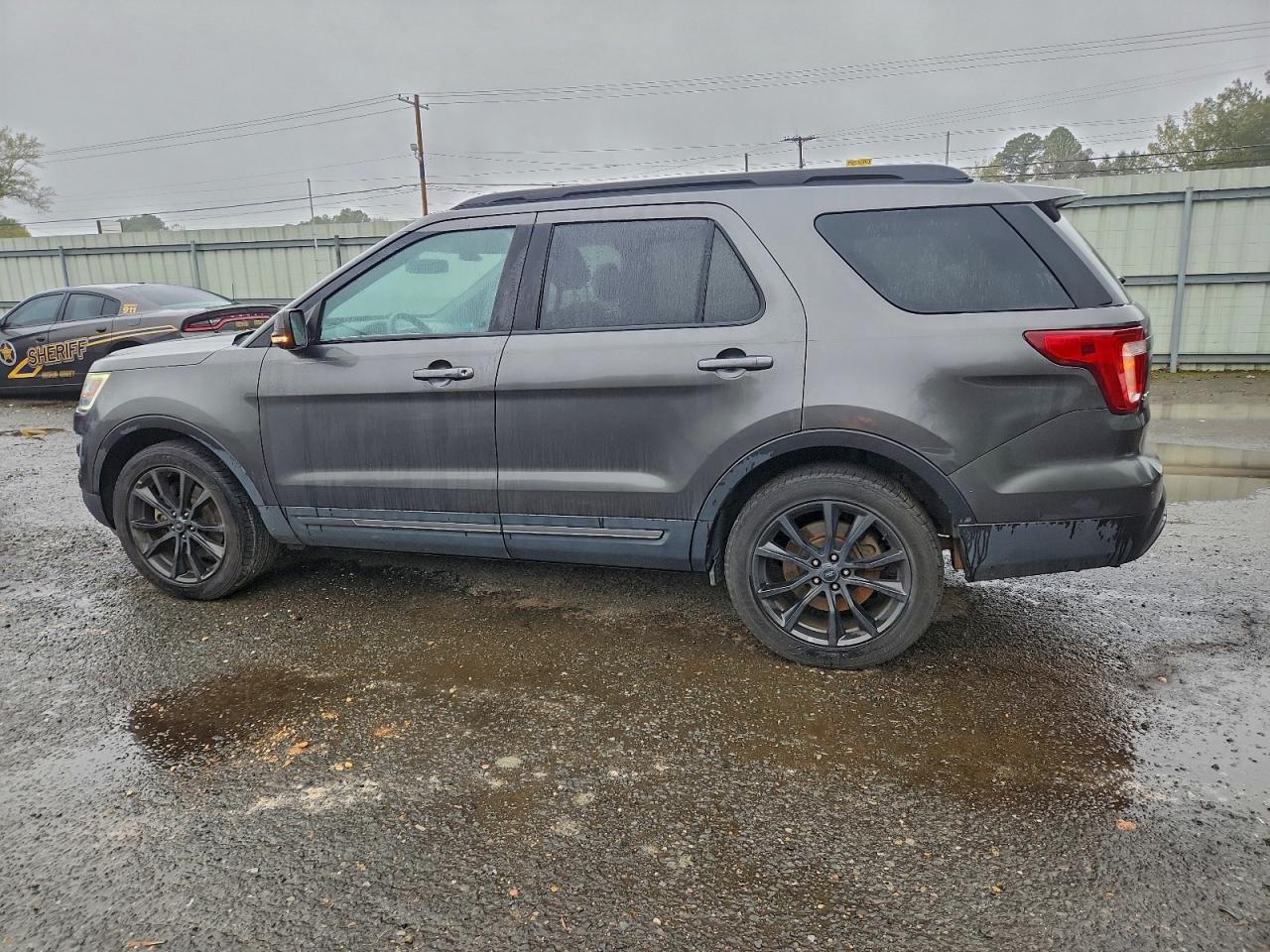2017 Ford Explorer Xlt - Фото 2