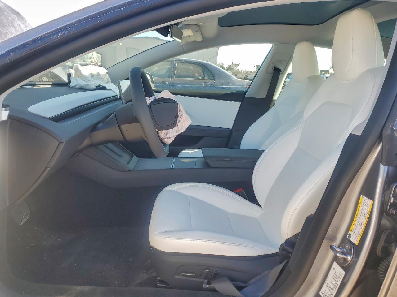 2025 Tesla Model 3 - Фото 7