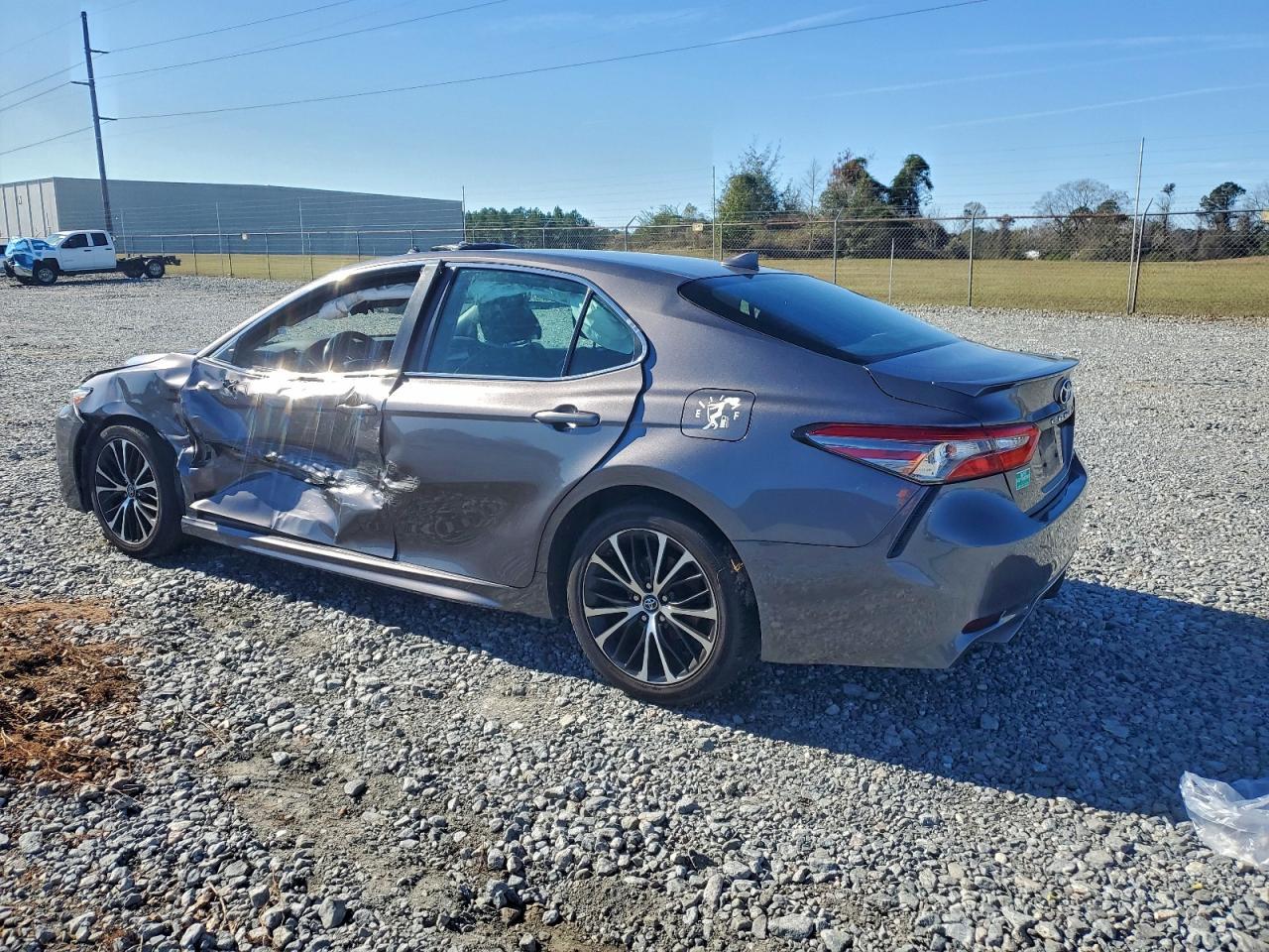 2019 Toyota Camry L - Фото 2