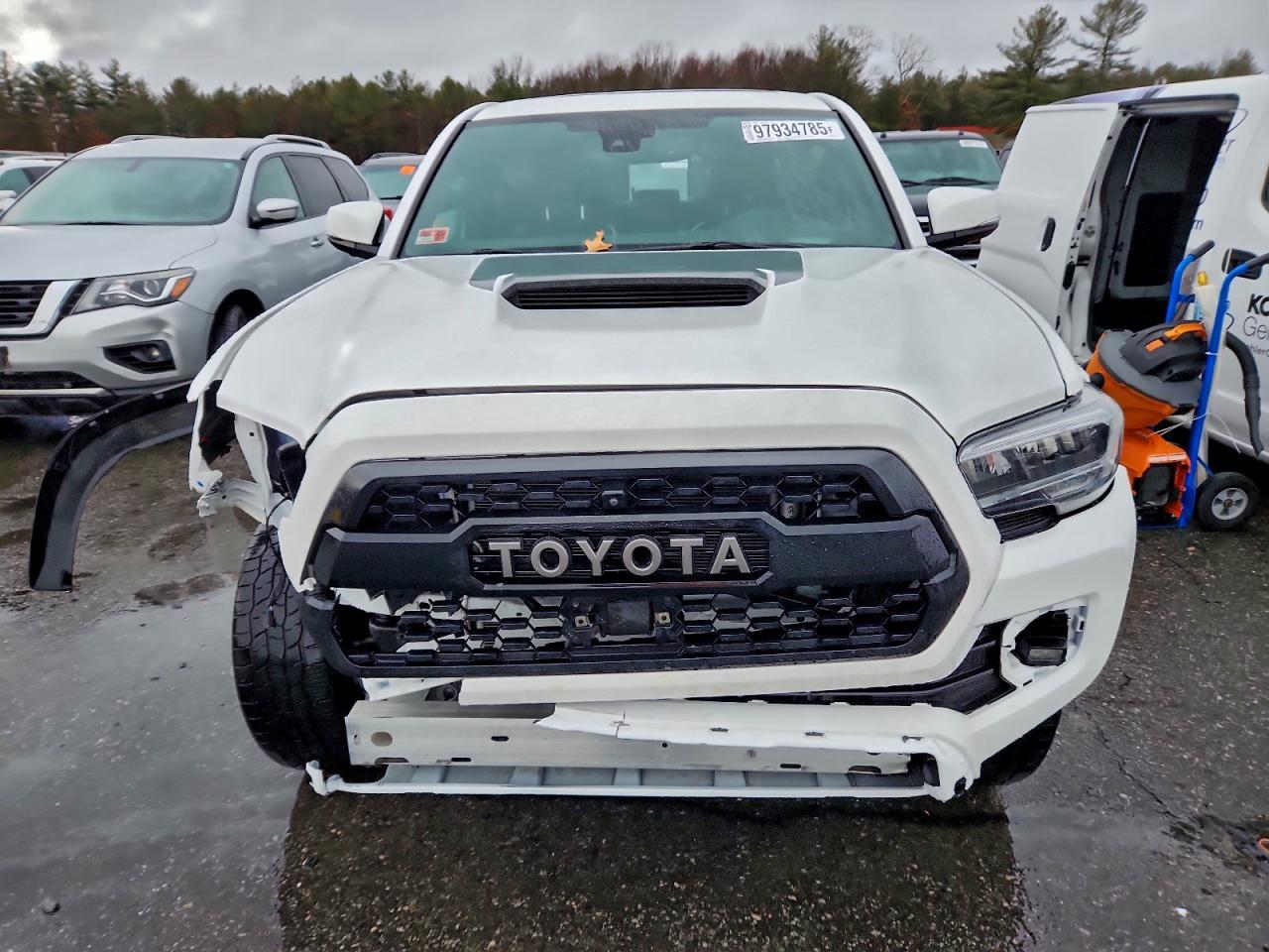 2020 Toyota Tacoma Double Cab - Image 5