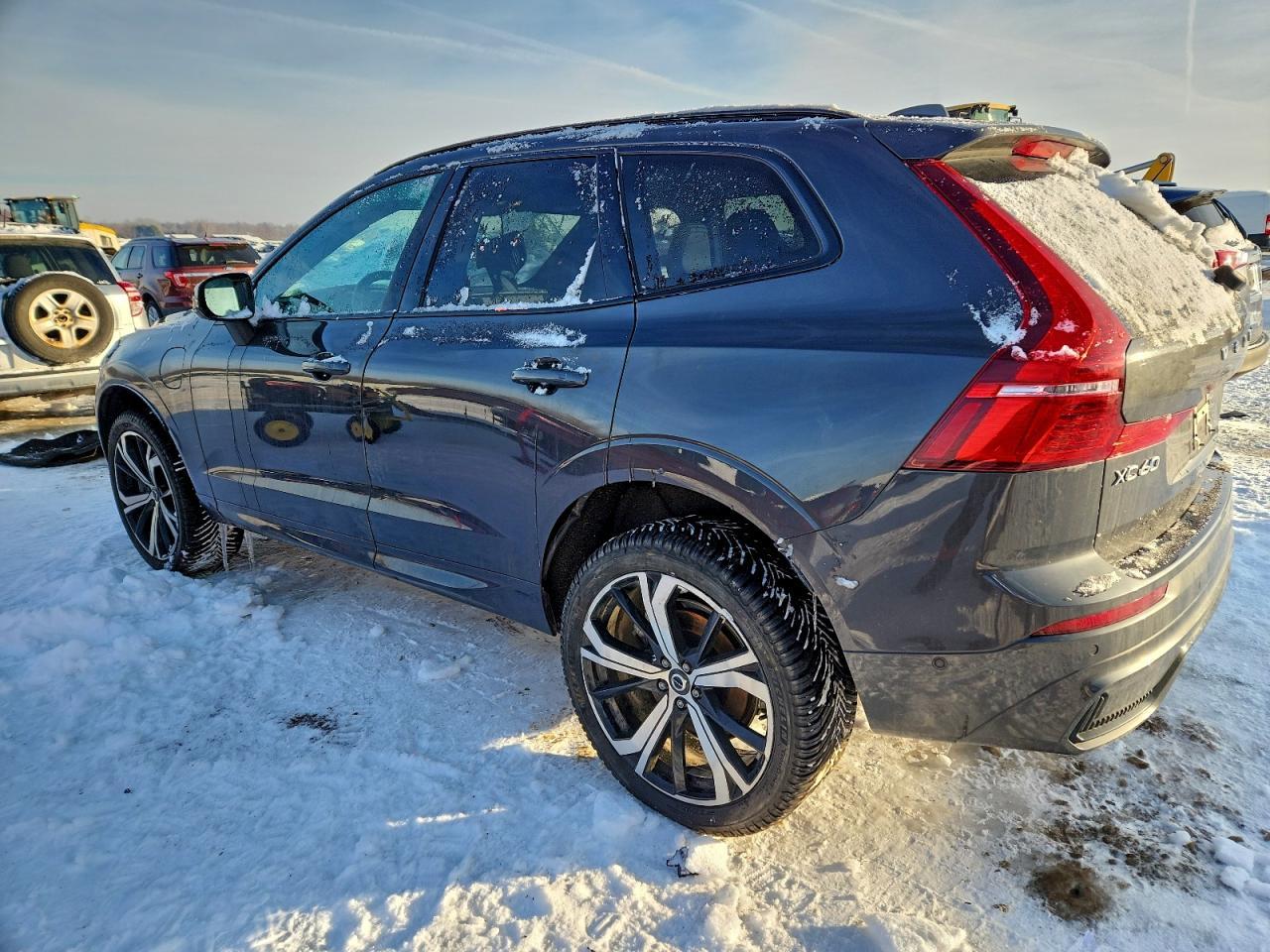 2022 Volvo Xc60 T8 Recharge R-Design - Image 2