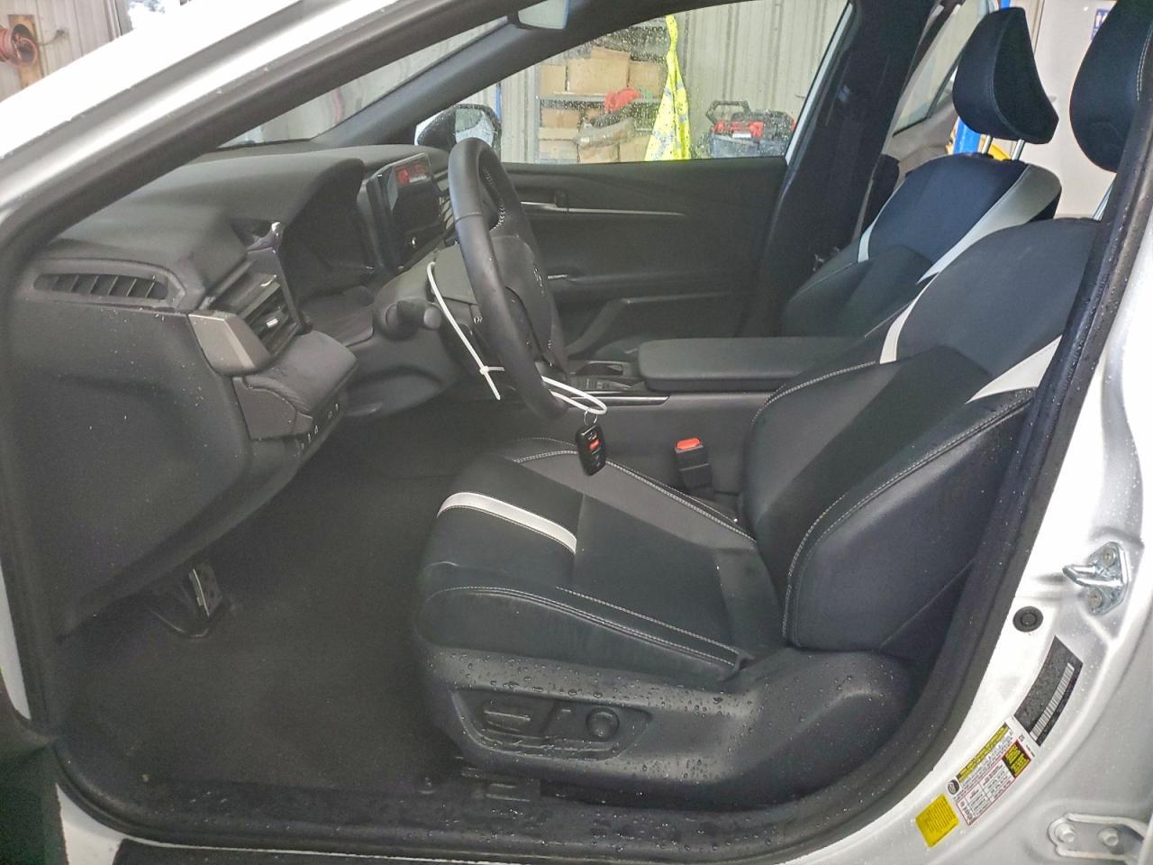 2025 Toyota Camry Se - Image 7