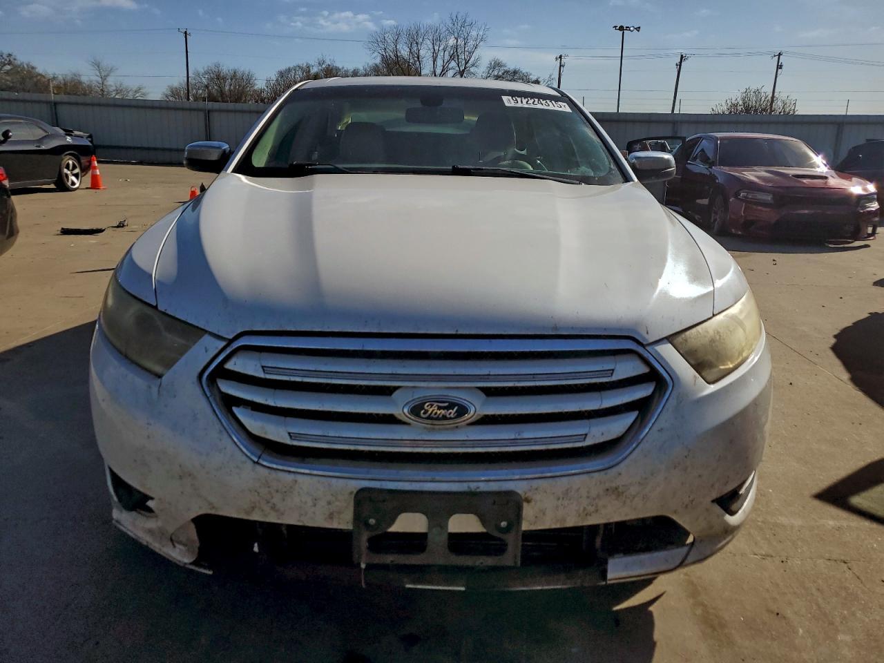 2014 Ford Taurus Limited - Image 5
