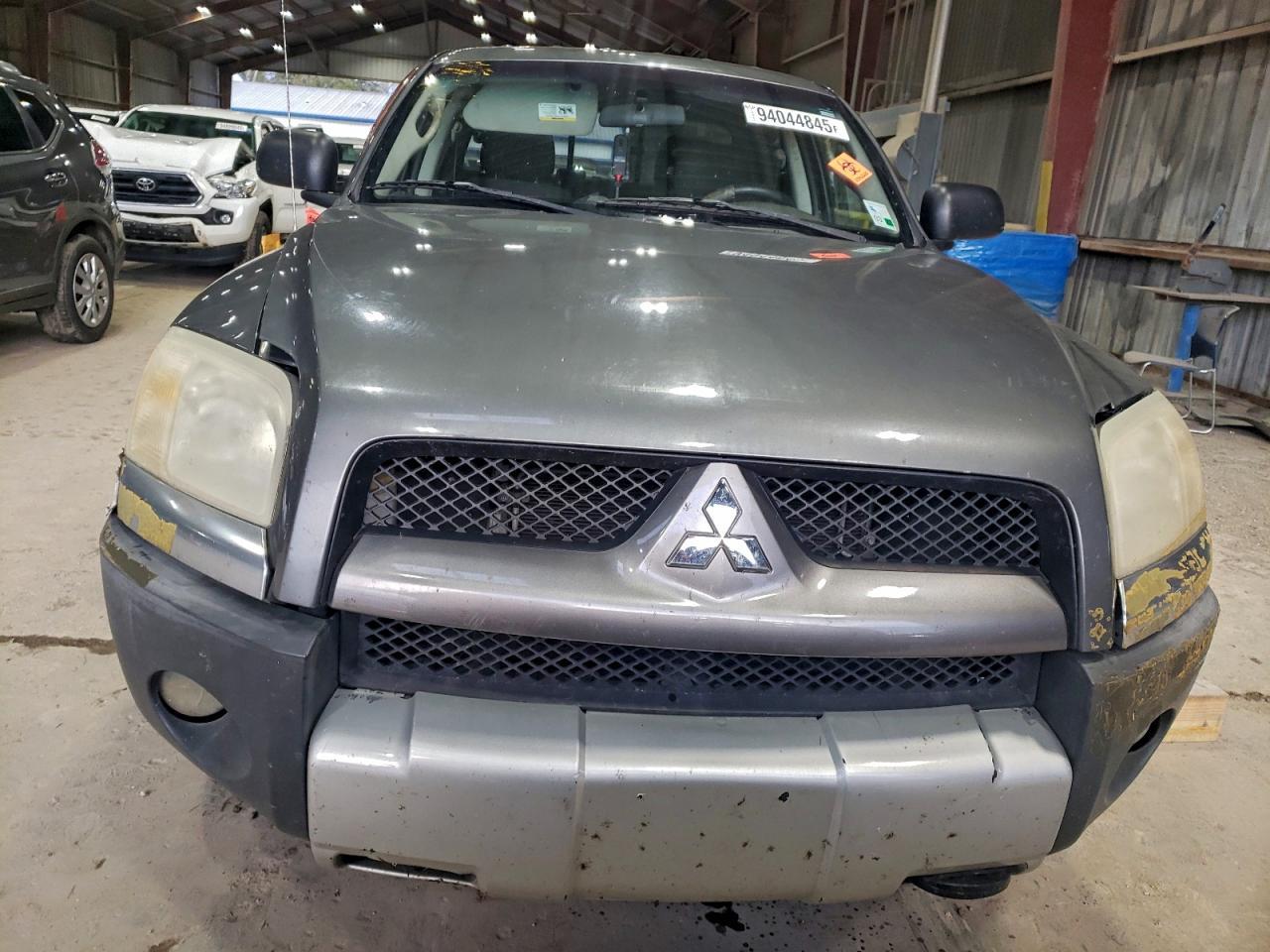 2006 Mitsubishi Raider Durocross - Фото 5